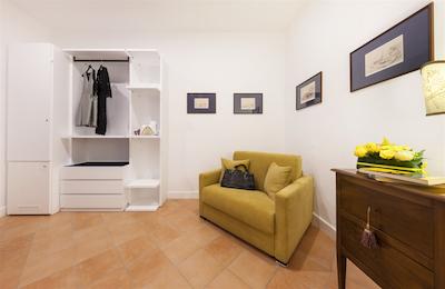 الئونراز سویتز ناپلز