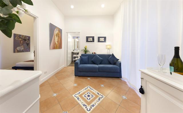 الئونراز سویتز ناپلز