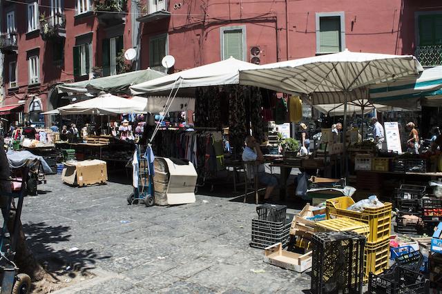 الئونراز سویتز ناپلز