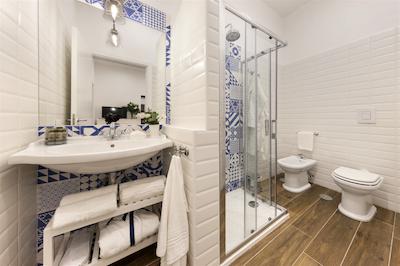 الئونراز سویتز ناپلز