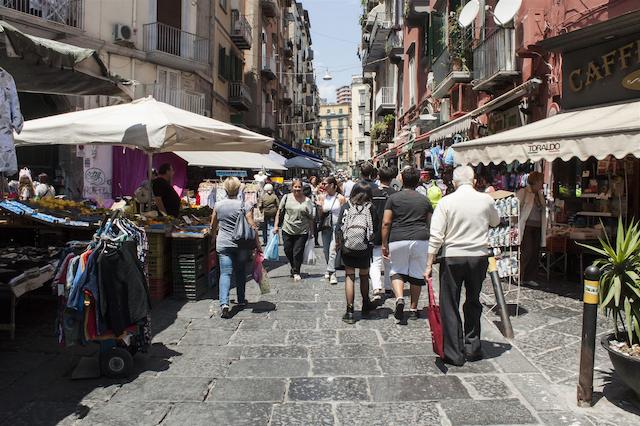 الئونراز سویتز ناپلز