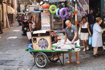 الئونراز سویتز ناپلز