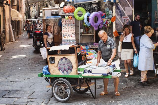 الئونراز سویتز ناپلز