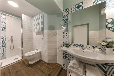 الئونراز سویتز ناپلز