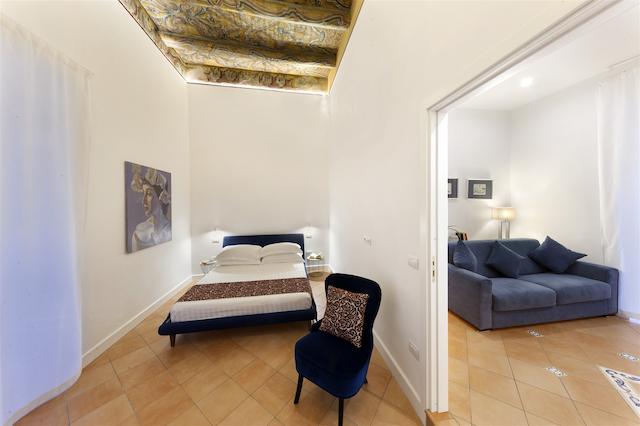 الئونراز سویتز ناپلز