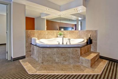 بست وسترن پلاس ترنتو نرد یرک هتل اند سویتز