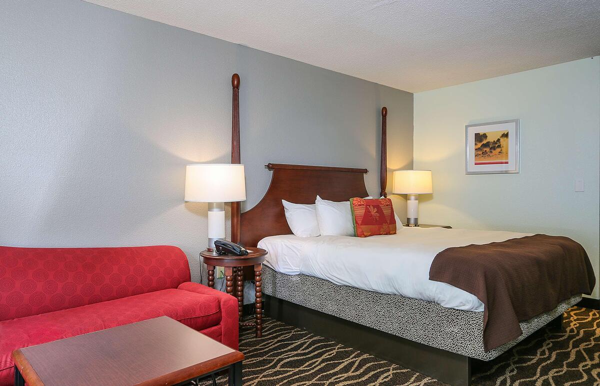 Days Inn and Suites New Buffalo