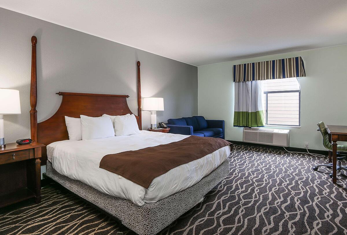 Days Inn and Suites New Buffalo