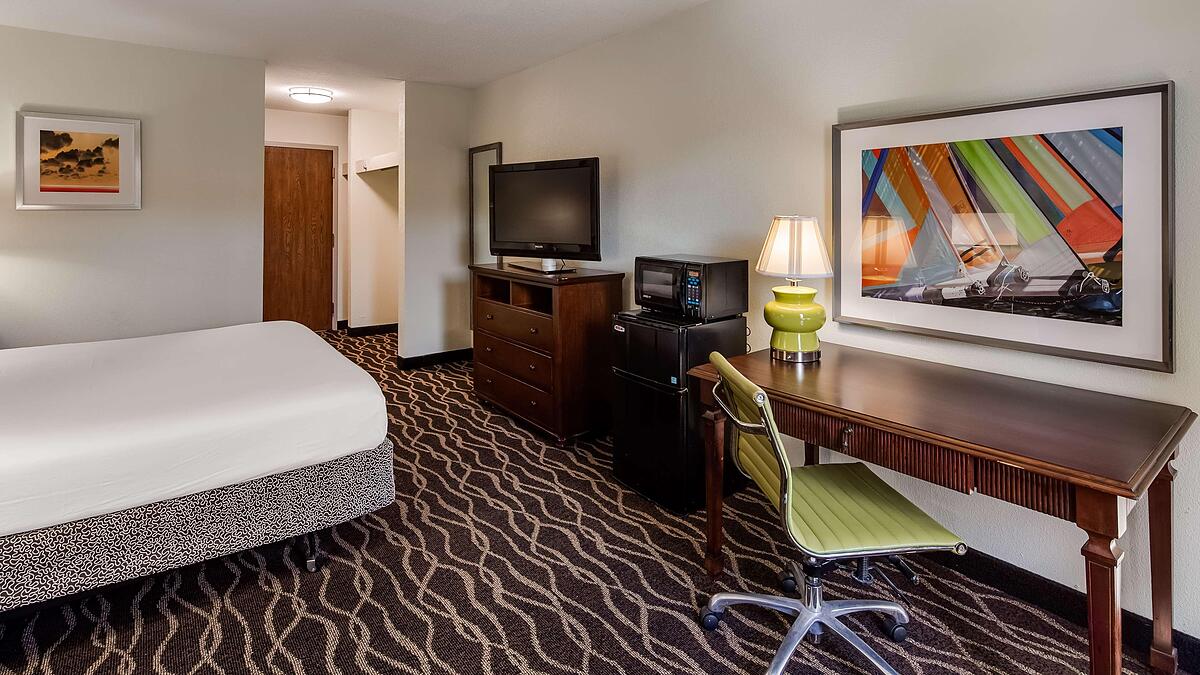 Days Inn and Suites New Buffalo
