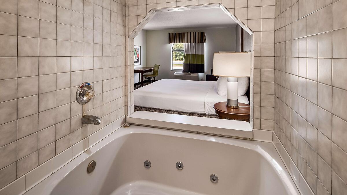 Days Inn and Suites New Buffalo