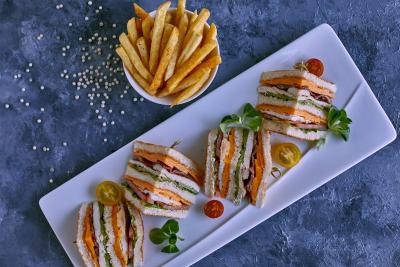 رویال ام هتل اند ریزورت