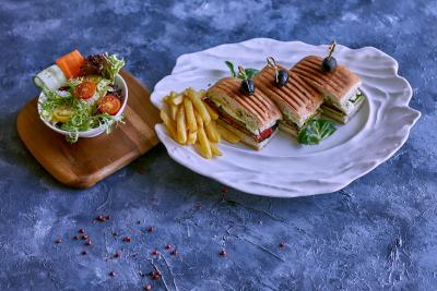 رویال ام هتل اند ریزورت