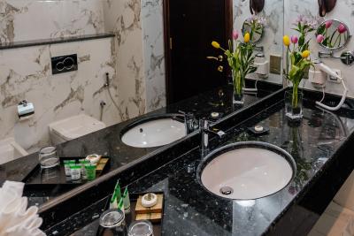 تولیپ این ال خان هتل