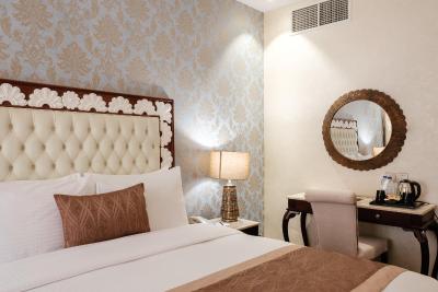 تولیپ این ال خان هتل