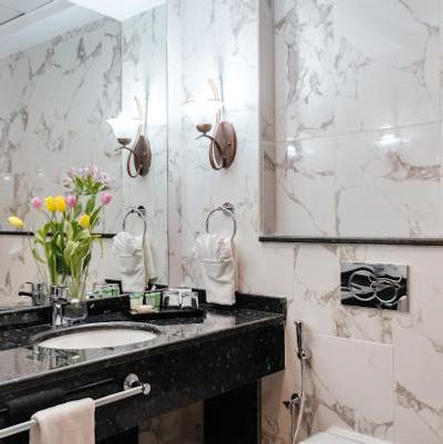 تولیپ این ال خان هتل