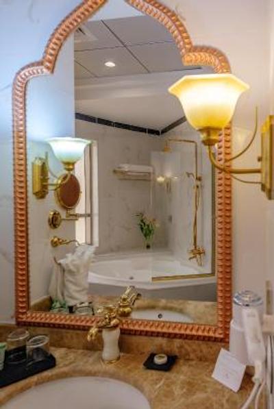 تولیپ این ال خان هتل