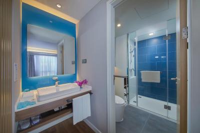 هالیدی این اکسپرس شانگهای جینشان