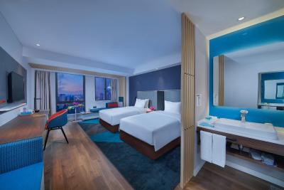 هالیدی این اکسپرس شانگهای جینشان