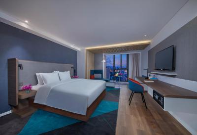 هالیدی این اکسپرس شانگهای جینشان