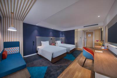 هالیدی این اکسپرس شانگهای جینشان