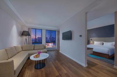 هالیدی این اکسپرس شانگهای جینشان