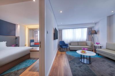 هالیدی این اکسپرس شانگهای جینشان