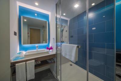 هالیدی این اکسپرس شانگهای جینشان