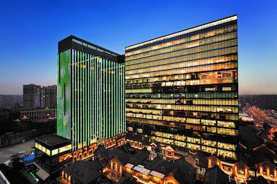 هیات هوس چنگدو پبل والک