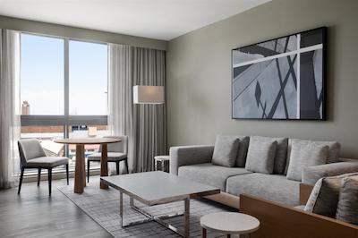 اک هتل کاپ تون واترفرنت