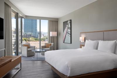 اک هتل کاپ تون واترفرنت