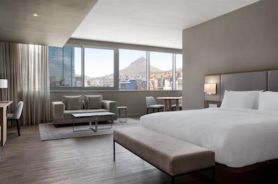 اک هتل کاپ تون واترفرنت