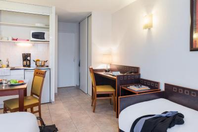 اپاردتل اداجیو اکسز نیس اکرپلیز