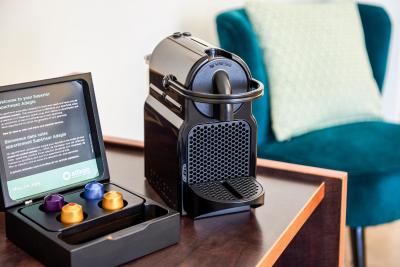 اپاردتل اداجیو اکسز نیس اکرپلیز