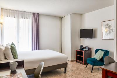 اپاردتل اداجیو اکسز نیس اکرپلیز