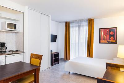 اپاردتل اداجیو اکسز نیس اکرپلیز