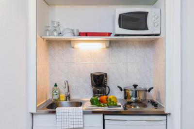 اپاردتل اداجیو اکسز نیس اکرپلیز