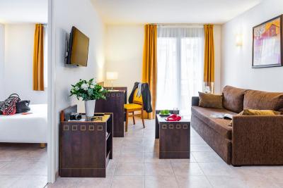 اپاردتل اداجیو اکسز نیس اکرپلیز