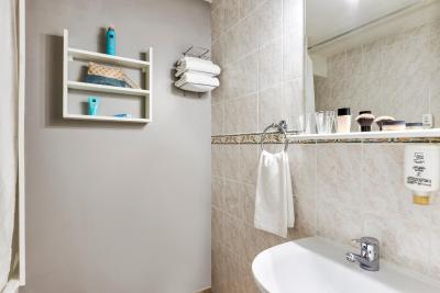 اپاردتل اداجیو اکسز نیس اکرپلیز