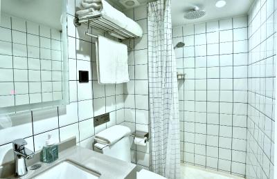 یو هتل سینتیاندی