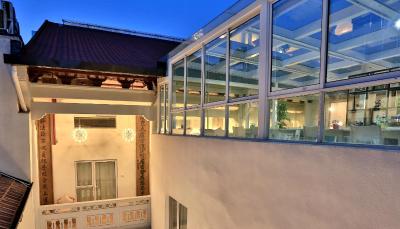 یو هتل سینتیاندی