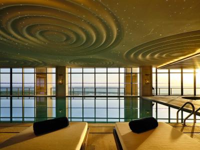 د کیوب هتل شانگهای سانجیاگانگ