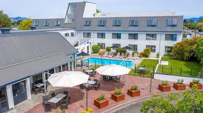 سنیک هتل مارلبروگه