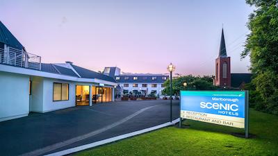 سنیک هتل مارلبروگه