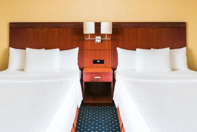 کورتیارد پراگو سیتی