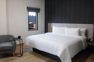 رادیسن هتل منتری سان جرنیمو