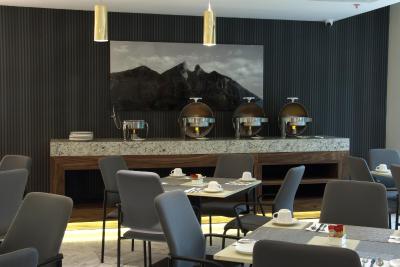 رادیسن هتل منتری سان جرنیمو