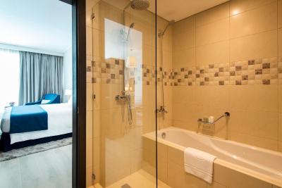 سنتارا وست بی رزیدنس اند سوئیتس دوحه