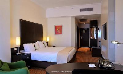 هالیدی این سندتون