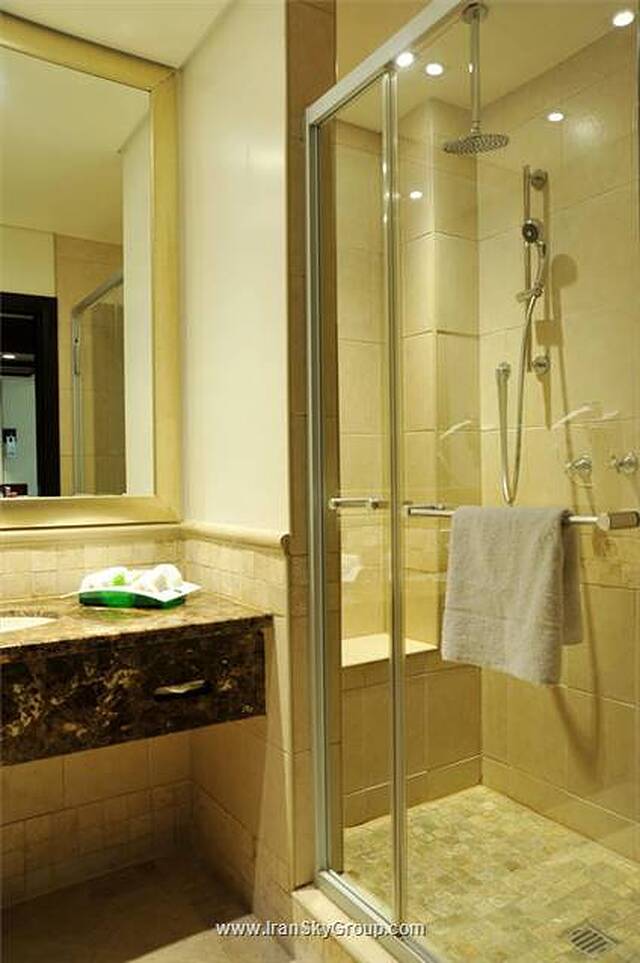 هالیدی این سندتون
