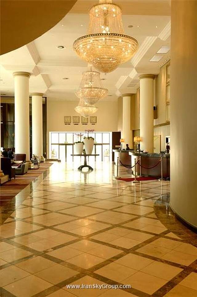 هالیدی این سندتون